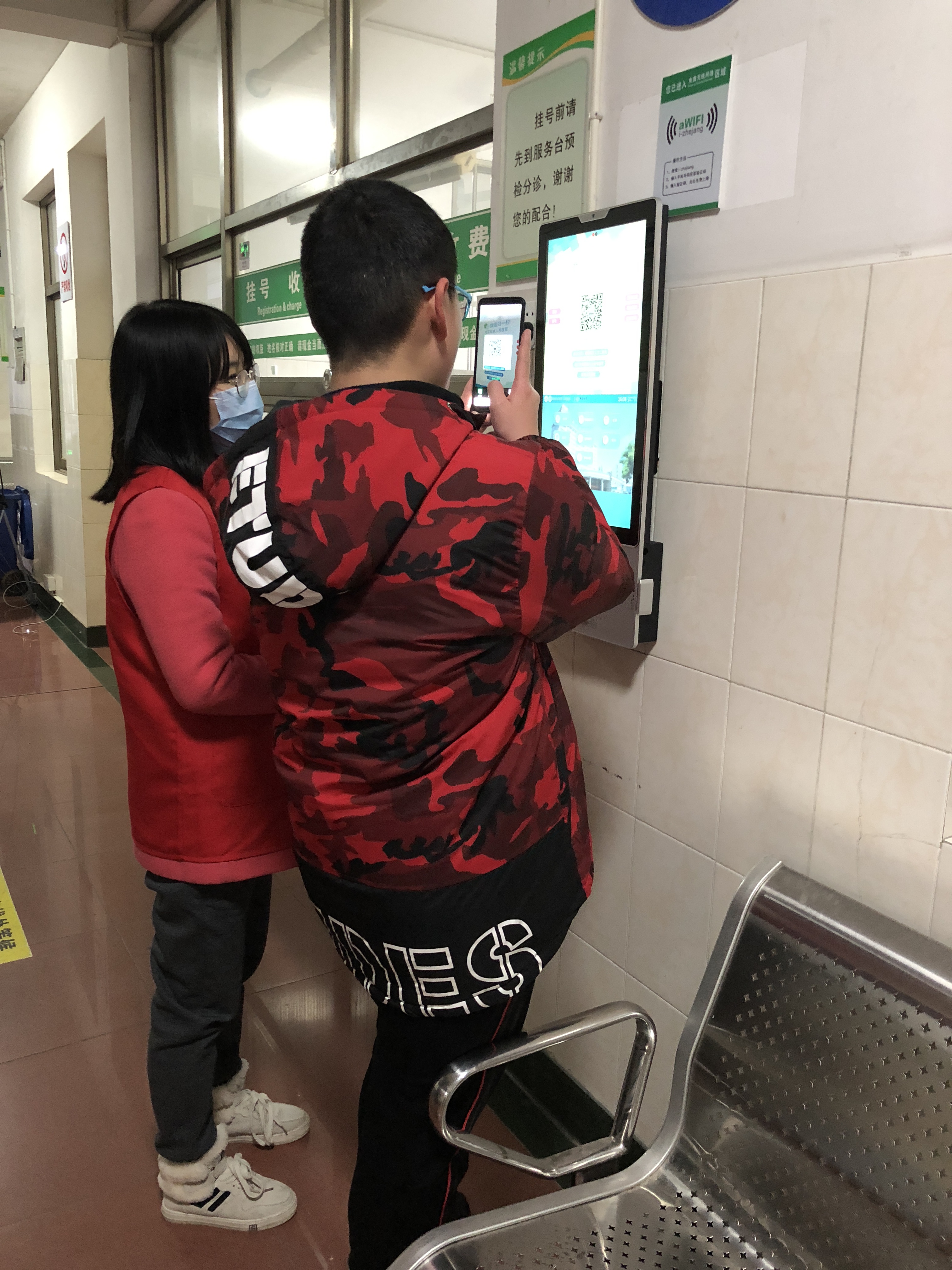 小身材 大作用 雙林人民醫(yī)院自助掛壁機(jī)上線啦